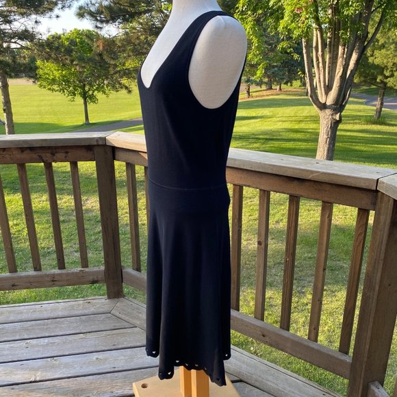 Ann Taylor Dress Black Knit Sleeveless Scoop Neck Size M Scalloped Hem NWT $129 - Picture 5 of 12